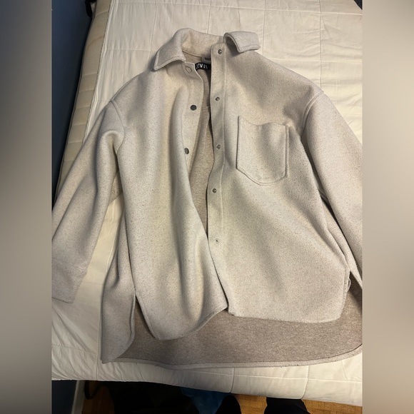 Zara jacket cream colour with pockets extra thick and warm spring outer layer - Picture 1 of 3